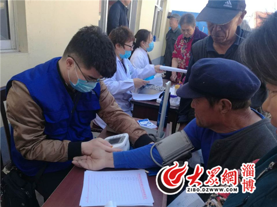 淄博市中医医院服务百姓健康 第一村医在行动