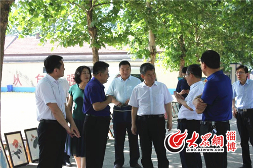 六一儿童节前夕桓台县领导到新城镇昝家小学