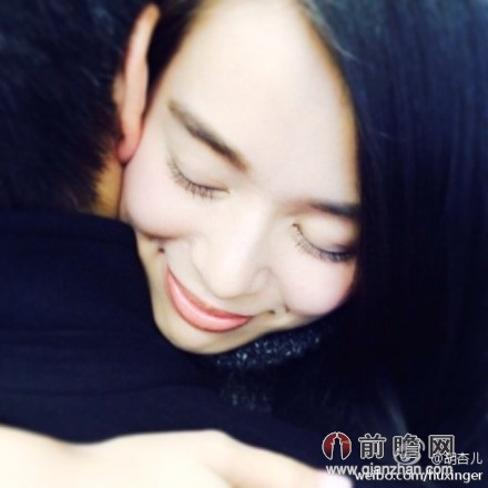 胡杏儿公开新恋情 黄宗泽胡杏儿酒会同台黄母