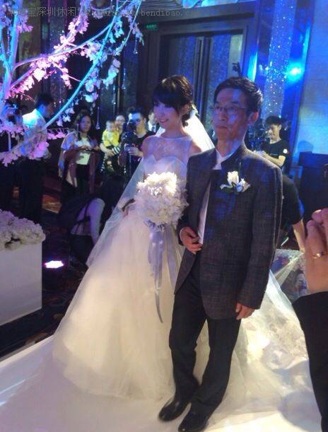 首页 文娱新闻 5月11日,吴京与谢楠举办结婚典礼.