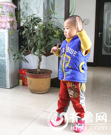 淄博淄川3岁宝宝能跳整支广场舞 农家走出小童
