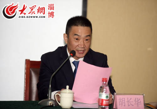 3新当选商会会长胡长华讲话(徐建彬 摄)