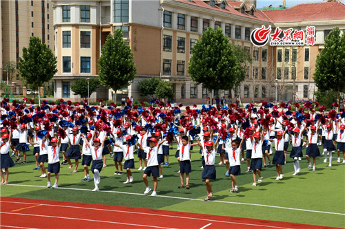 领导们还实地观摩了高新区实验中学,第八小学,第二小学,华侨城小学的