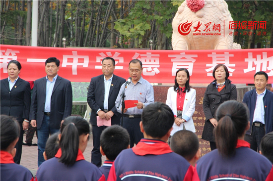 甘家村张华书记做了重要讲话,向大家介绍了甘家村的发展历程,简述了