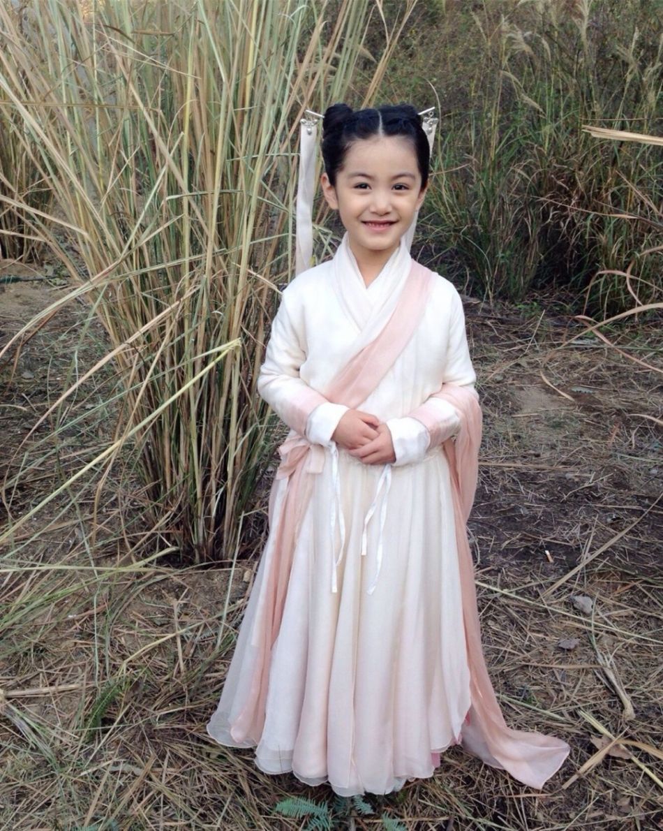 于正《神雕侠侣》童年版小龙女走红 超萌海量私房照曝光