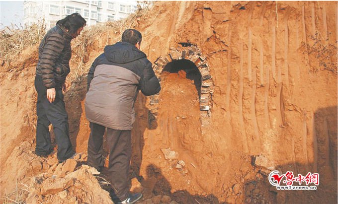 博山:挖掘机施工挖出青砖垒砌古墓?
