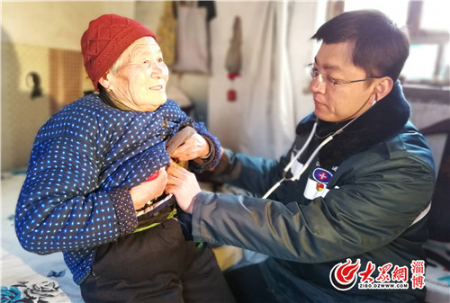 腊月二十一,天空湛蓝,一路颠簸来到大山深处的淄博市淄川区岭子镇林