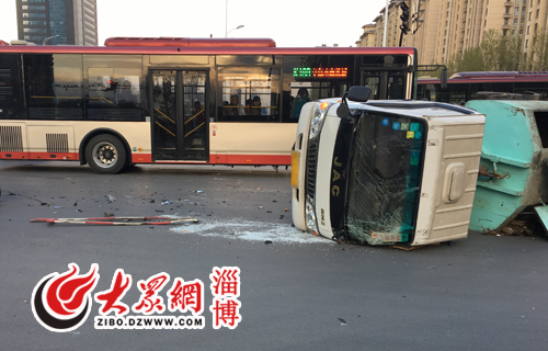 淄博发生一惨烈车祸图片