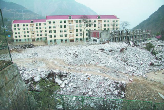 2009年1月22日,在地震中被摧毁的北川中学遗址