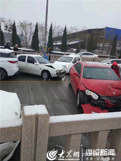 下雪天汽车车祸图片图片