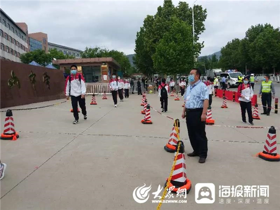 淄博新闻 博山区第一中学 早晨7:10,已经陆续有学生返校报到